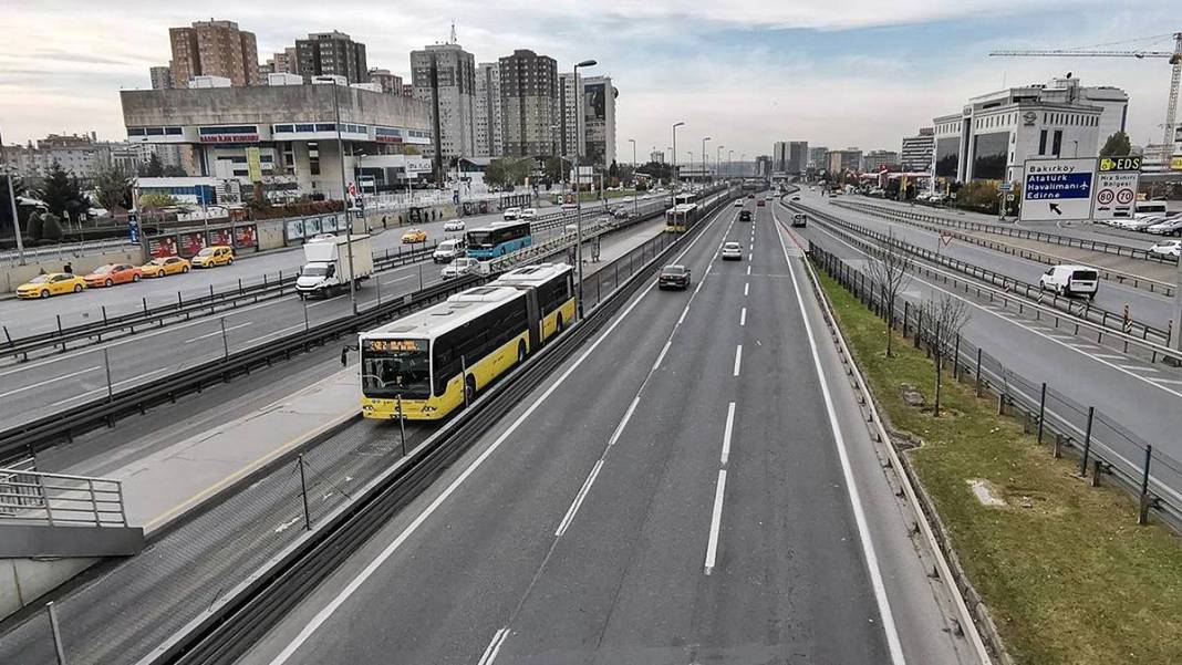 Sadece İstanbul'da vardı, artık o şehirde de hizmete giriyor! İşte metrobüsü kullanacak ikinci şehir... 14